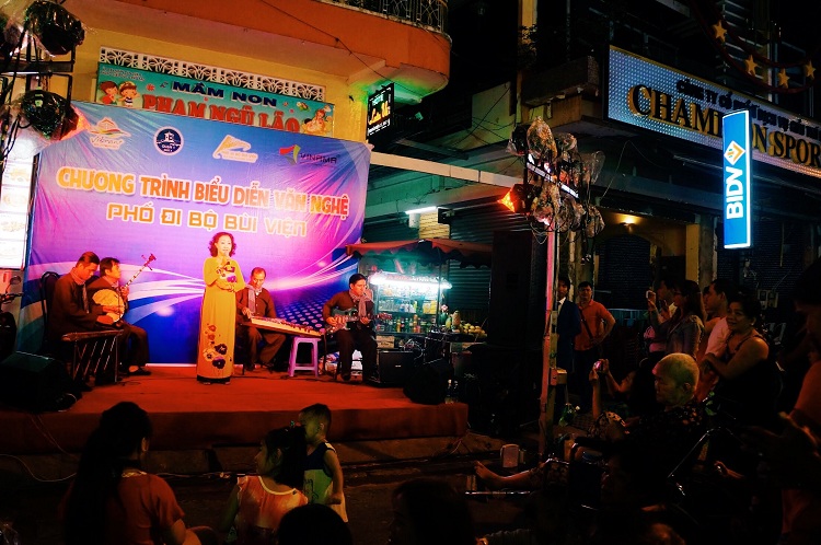 bui vien street going out at night in saigon performance